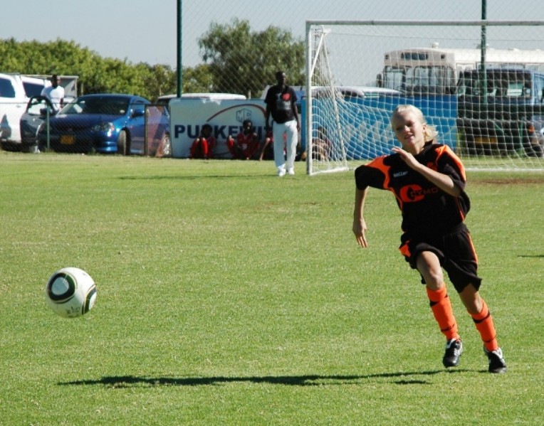 2010SKWTournamentSKWgirlsHvRhyn.JPG